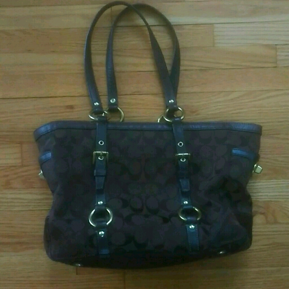 Coach F080-10384 Signature Shoulder Bag